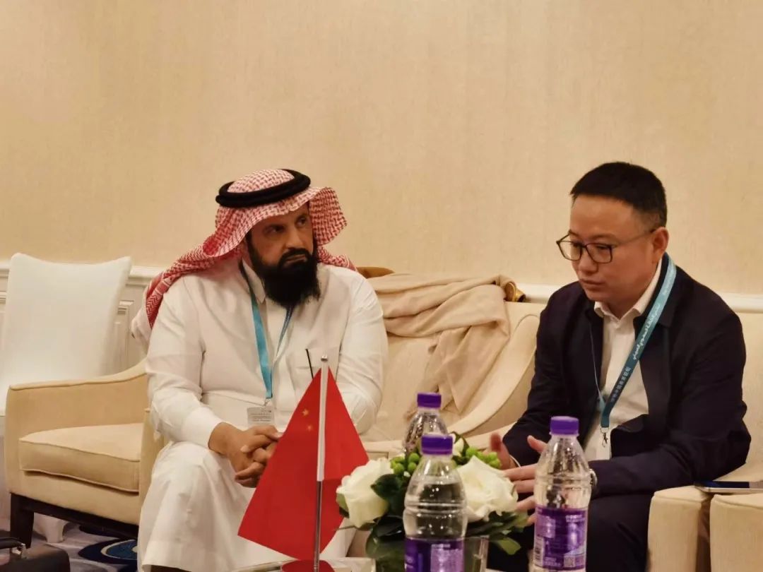  “一带一路”绿色同行利来ag旗舰厅_利来ag旗舰厅官网科技董事长李仙德与沙特能源次大臣纳赛尔·卡赫塔尼座谈交流